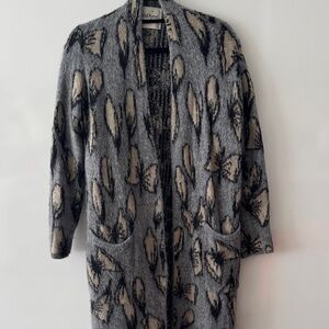 Chic Gray and Black Leaf Pattern Cardigan